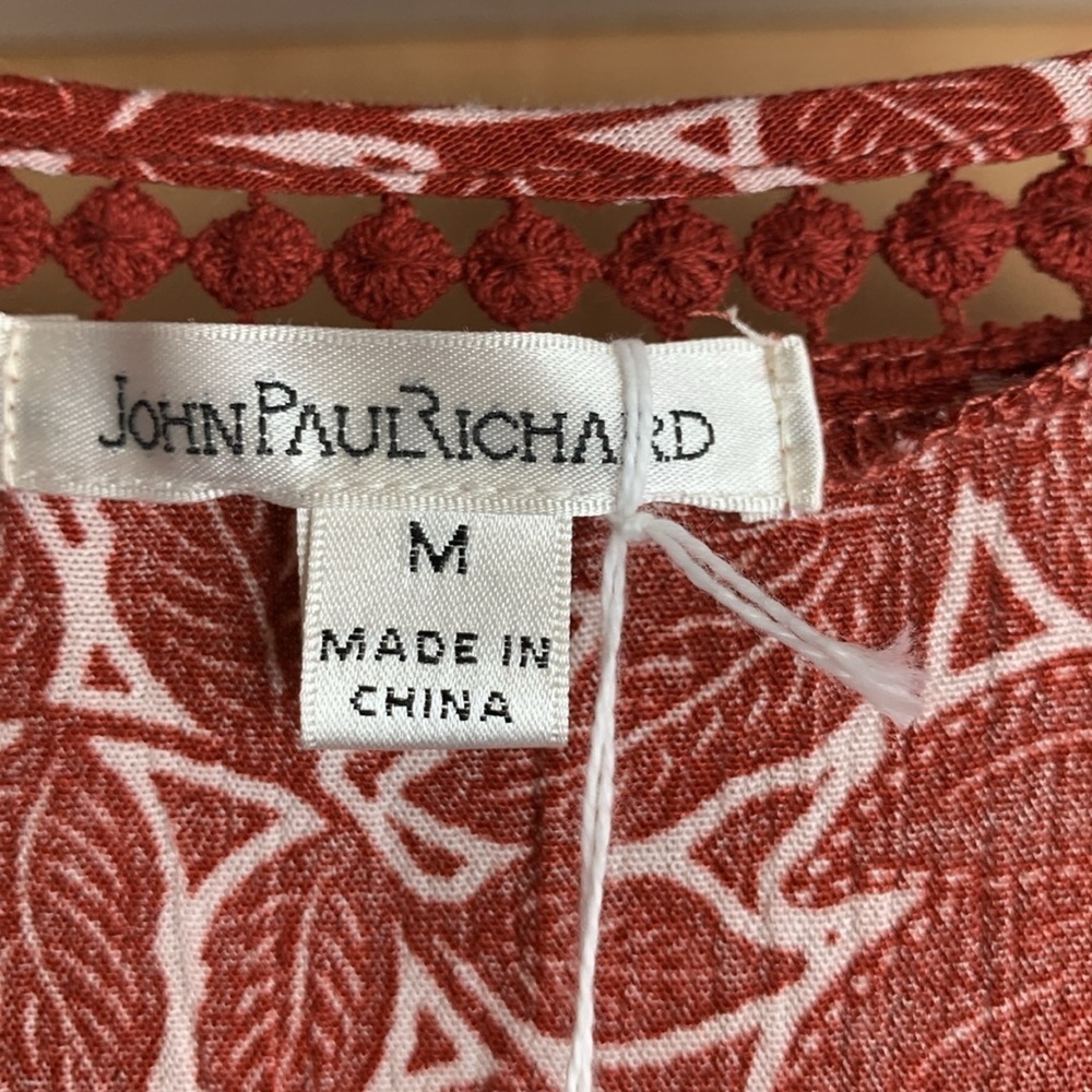 John Paul Richard Floral V-Neck Women's Top - Brick Red. Size Medium - Picture 3 of 3